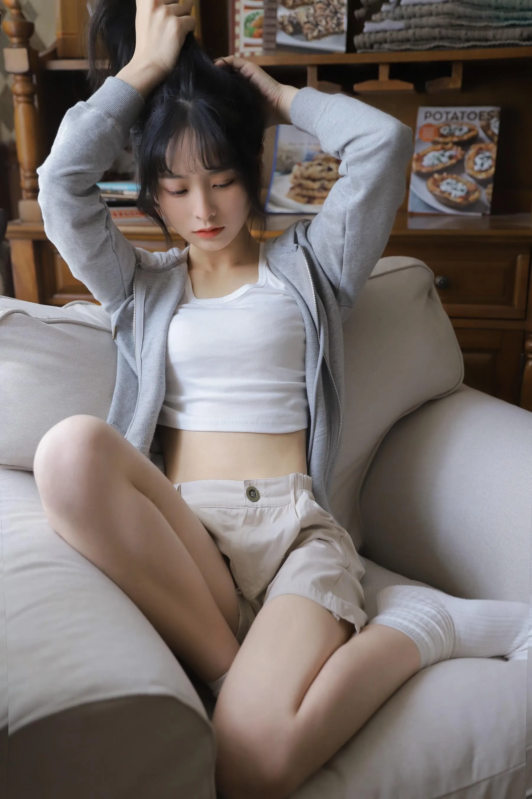 [YITUYU艺图语]2022.08.01 灰色轨迹 -春夏_ [23P]插图1